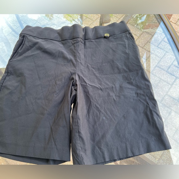 Women’s Ellen Tracey Black Shorts new nwot - Picture 3 of 5